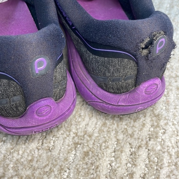 BROOKS | WOMENS WELL WORN BROOKS DNA PURE CADENCE 7 PURPLE & BLACK SNEAKERS, 8 - Picture 4 of 6